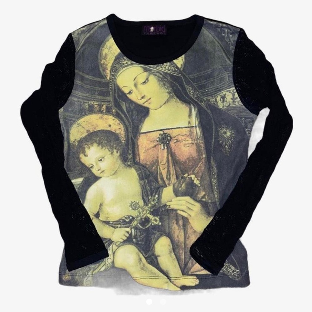 plz DESPERATELY ISO this morbid threads top S/M/L